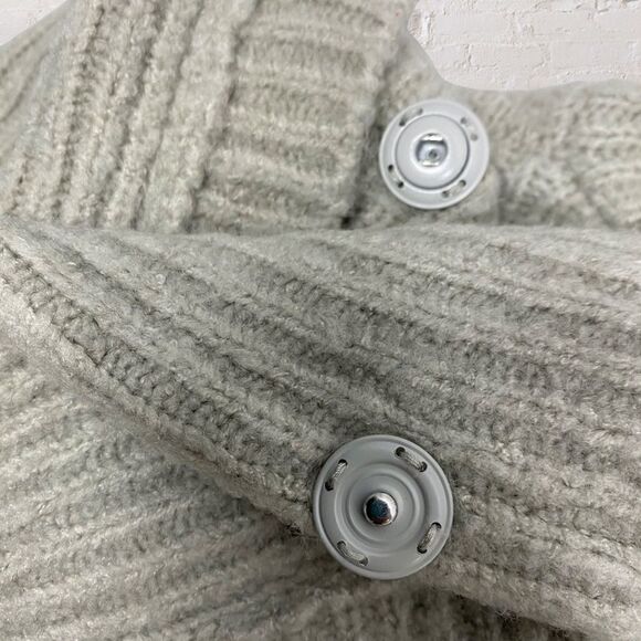 Saks Fifth Avenue wrap size Small Gray - Picture 5 of 13